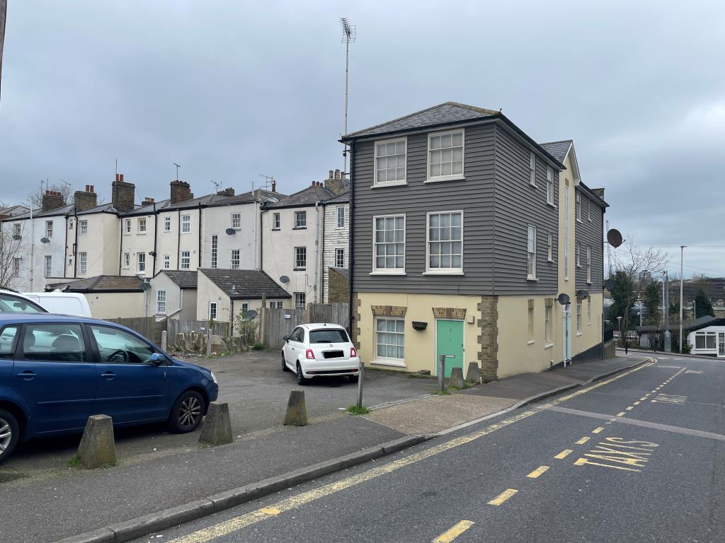 Lot: 117 - FREEHOLD BLOCK OF SEVEN FLATS CLOSE TO RAILWAY STATION - Rear view of four storey block of flats